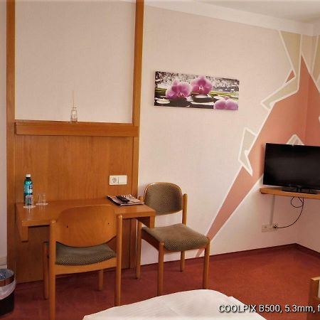 Gasthof Landhotel Gruner Baum Cadolzburg ภายนอก รูปภาพ