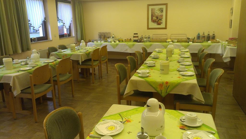 Gasthof Landhotel Gruner Baum Cadolzburg ภายนอก รูปภาพ