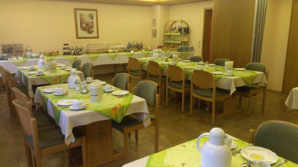 Gasthof Landhotel Gruner Baum Cadolzburg ภายนอก รูปภาพ