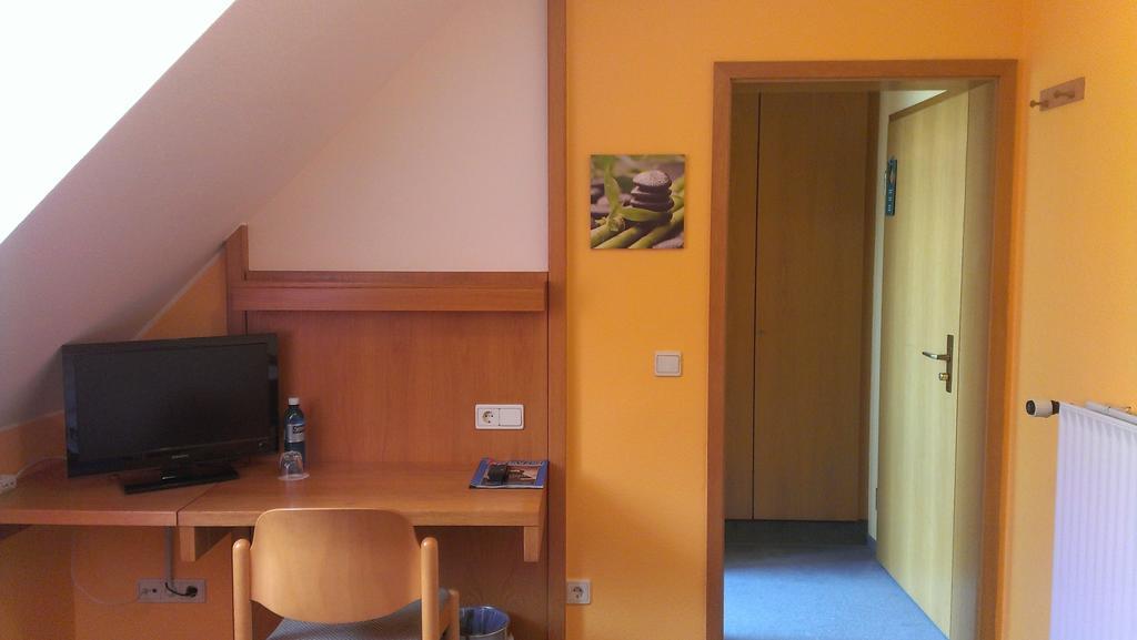 Gasthof Landhotel Gruner Baum Cadolzburg ภายนอก รูปภาพ