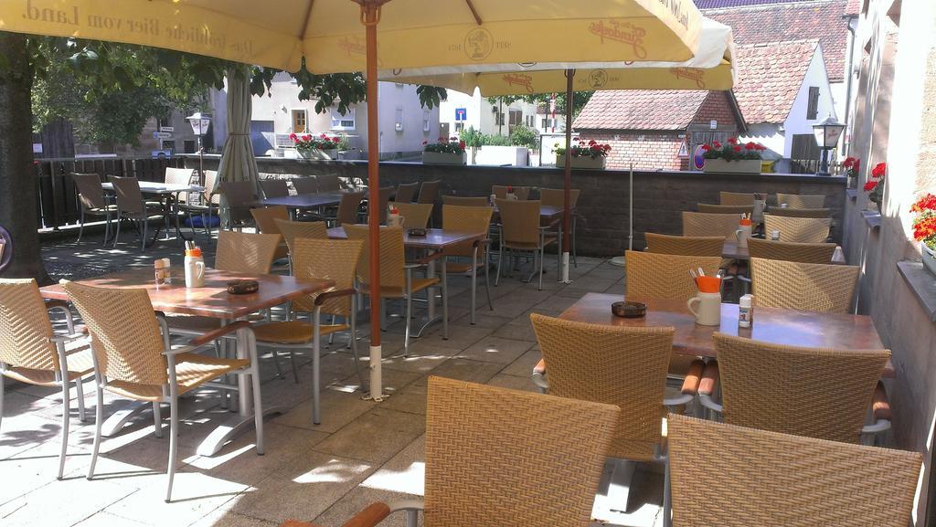Gasthof Landhotel Gruner Baum Cadolzburg ภายนอก รูปภาพ
