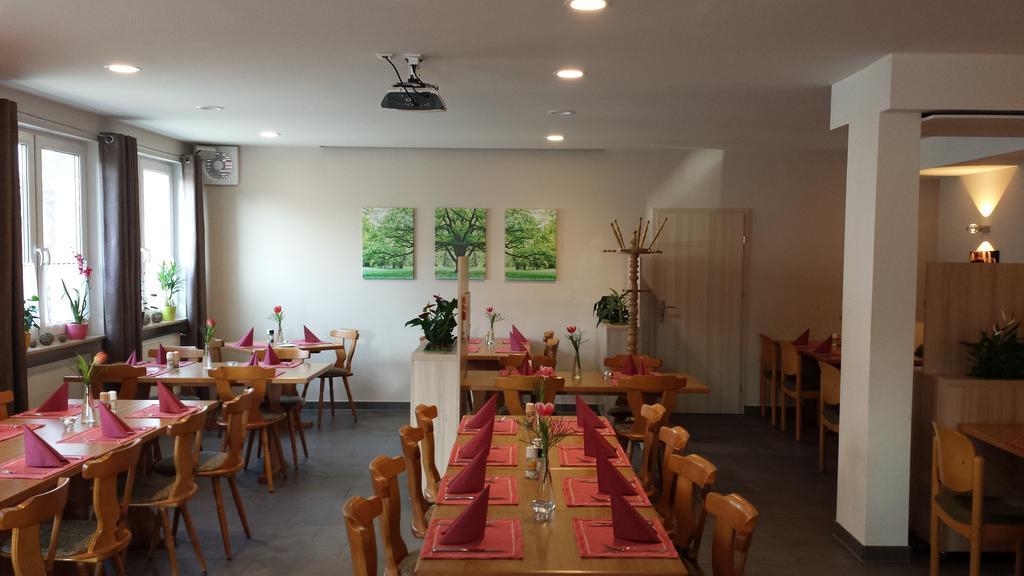 Gasthof Landhotel Gruner Baum Cadolzburg ภายนอก รูปภาพ