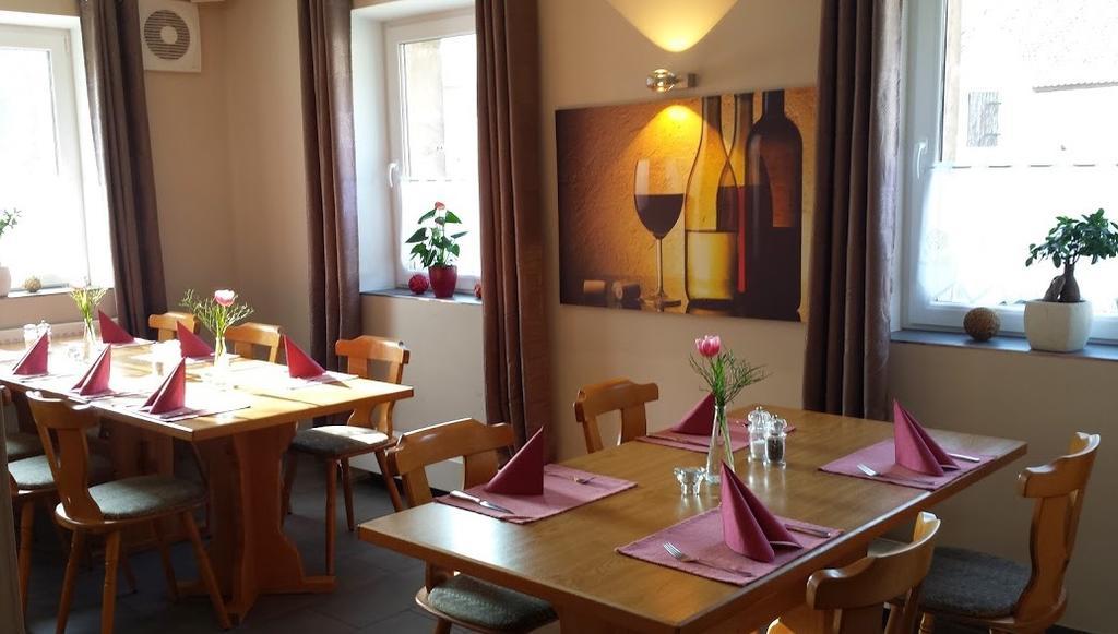 Gasthof Landhotel Gruner Baum Cadolzburg ภายนอก รูปภาพ
