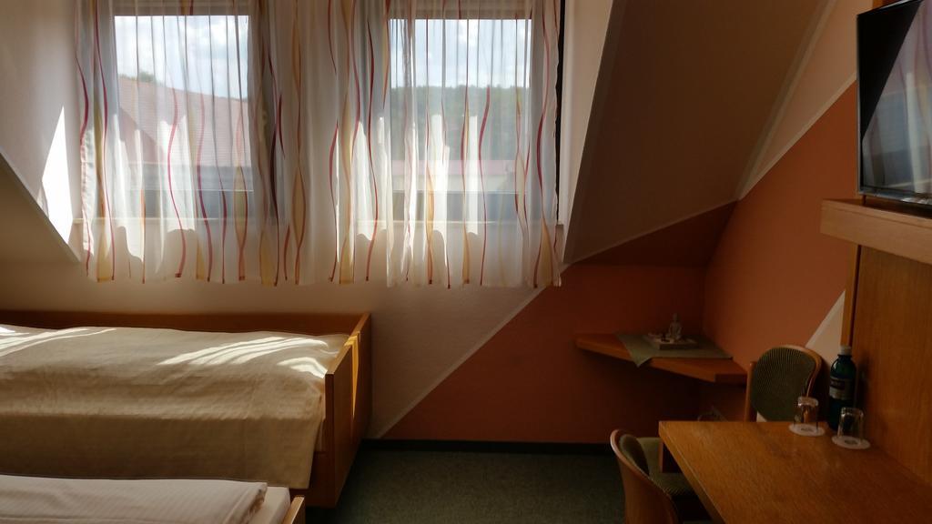 Gasthof Landhotel Gruner Baum Cadolzburg ภายนอก รูปภาพ