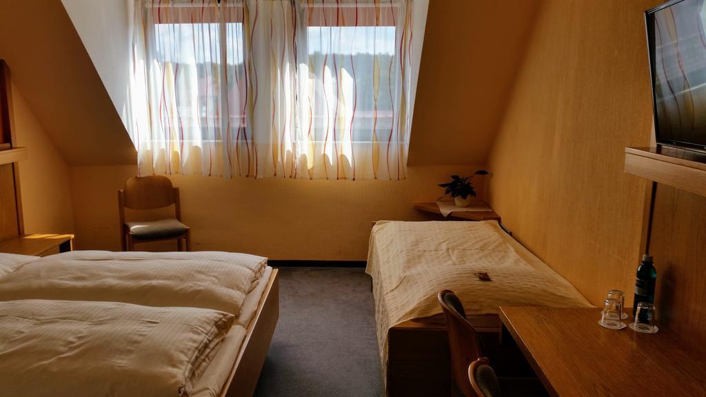 Gasthof Landhotel Gruner Baum Cadolzburg ภายนอก รูปภาพ
