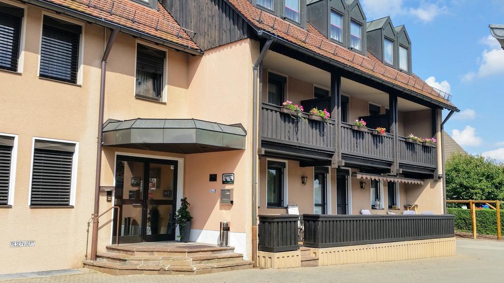 Gasthof Landhotel Gruner Baum Cadolzburg ภายนอก รูปภาพ