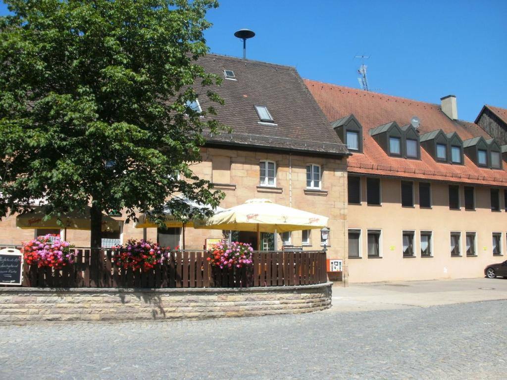 Gasthof Landhotel Gruner Baum Cadolzburg ภายนอก รูปภาพ