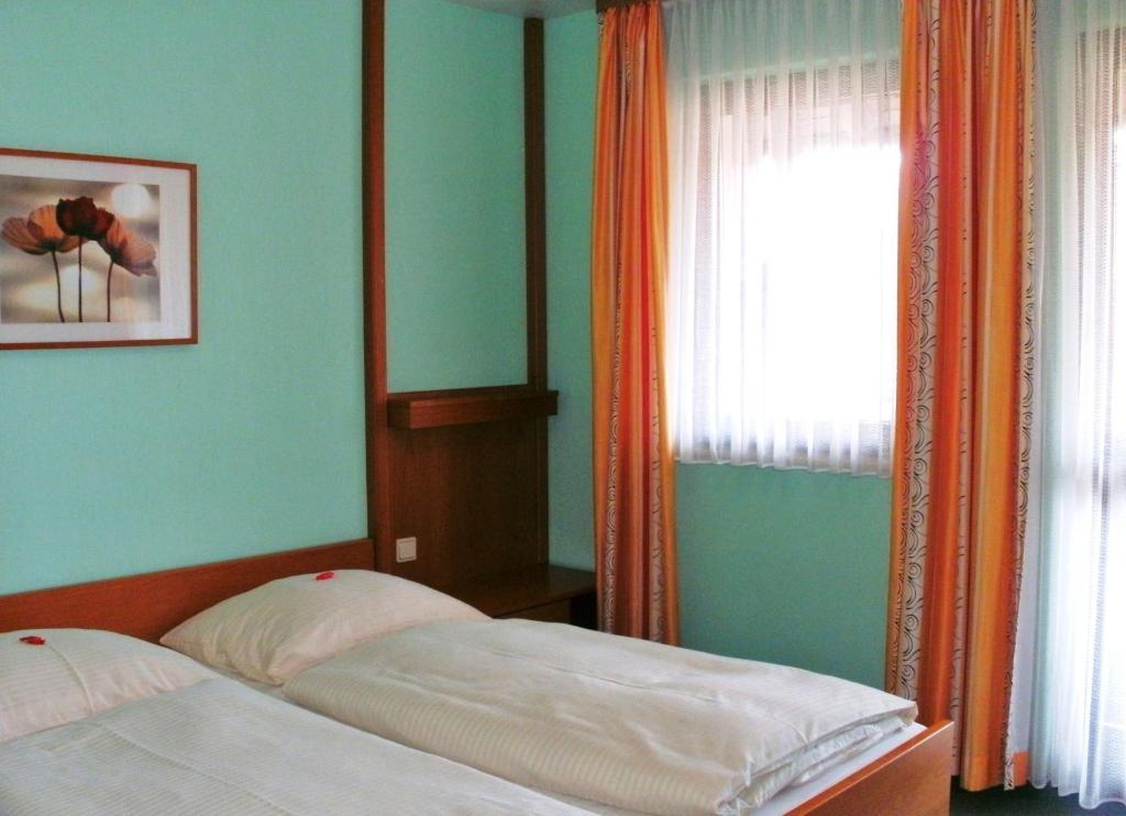Gasthof Landhotel Gruner Baum Cadolzburg ภายนอก รูปภาพ