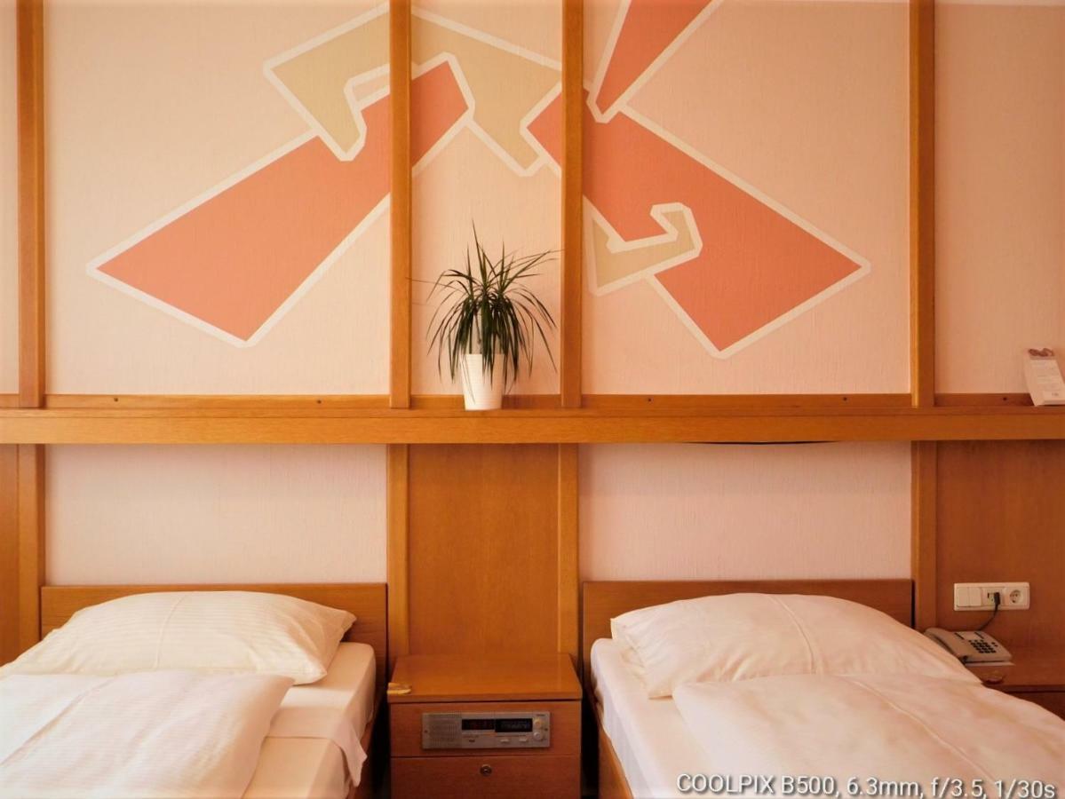 Gasthof Landhotel Gruner Baum Cadolzburg ภายนอก รูปภาพ