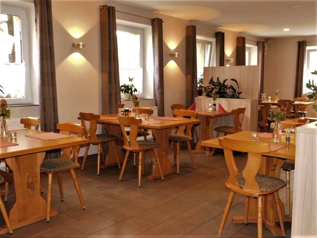 Gasthof Landhotel Gruner Baum Cadolzburg ภายนอก รูปภาพ