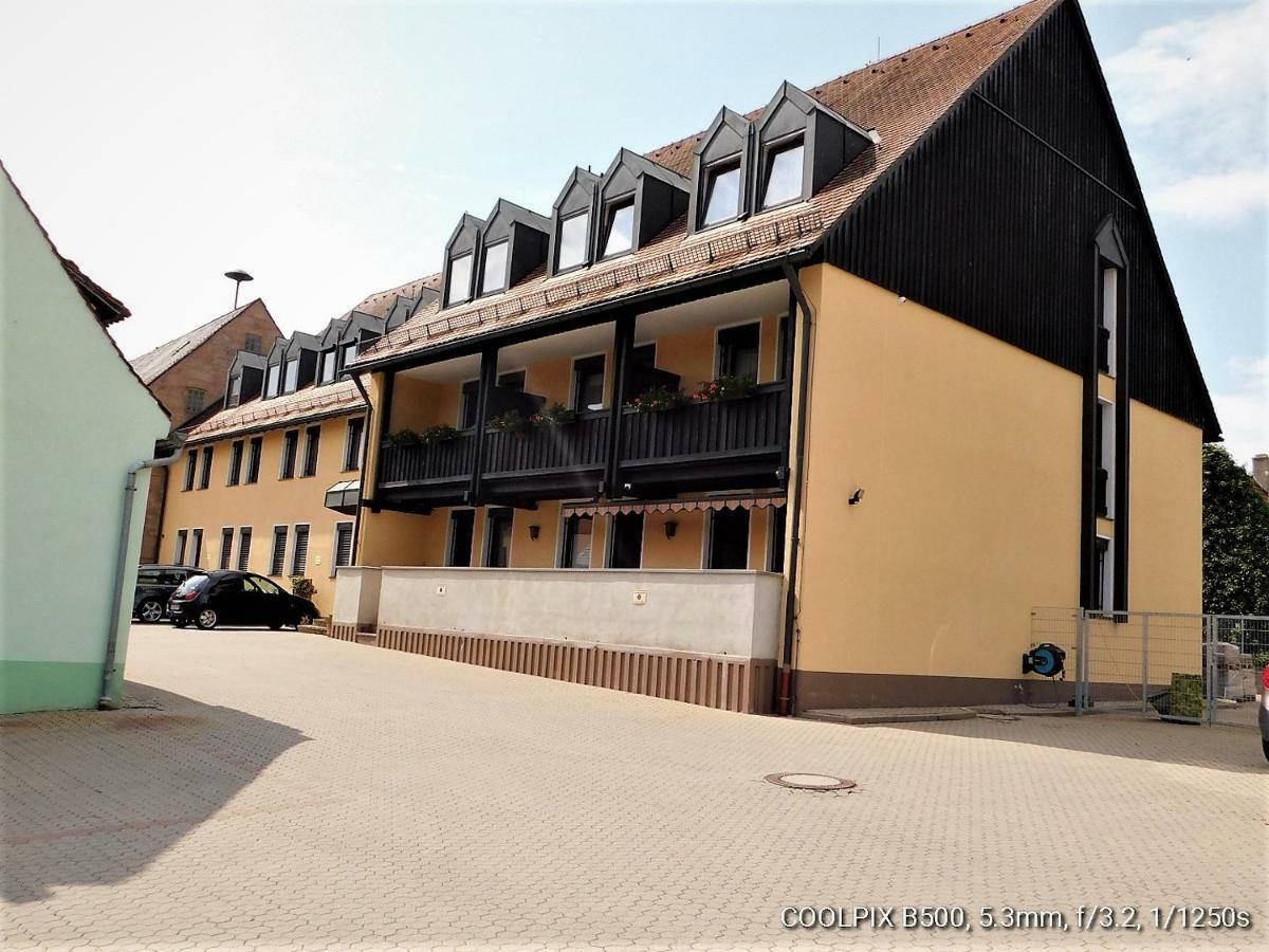 Gasthof Landhotel Gruner Baum Cadolzburg ภายนอก รูปภาพ
