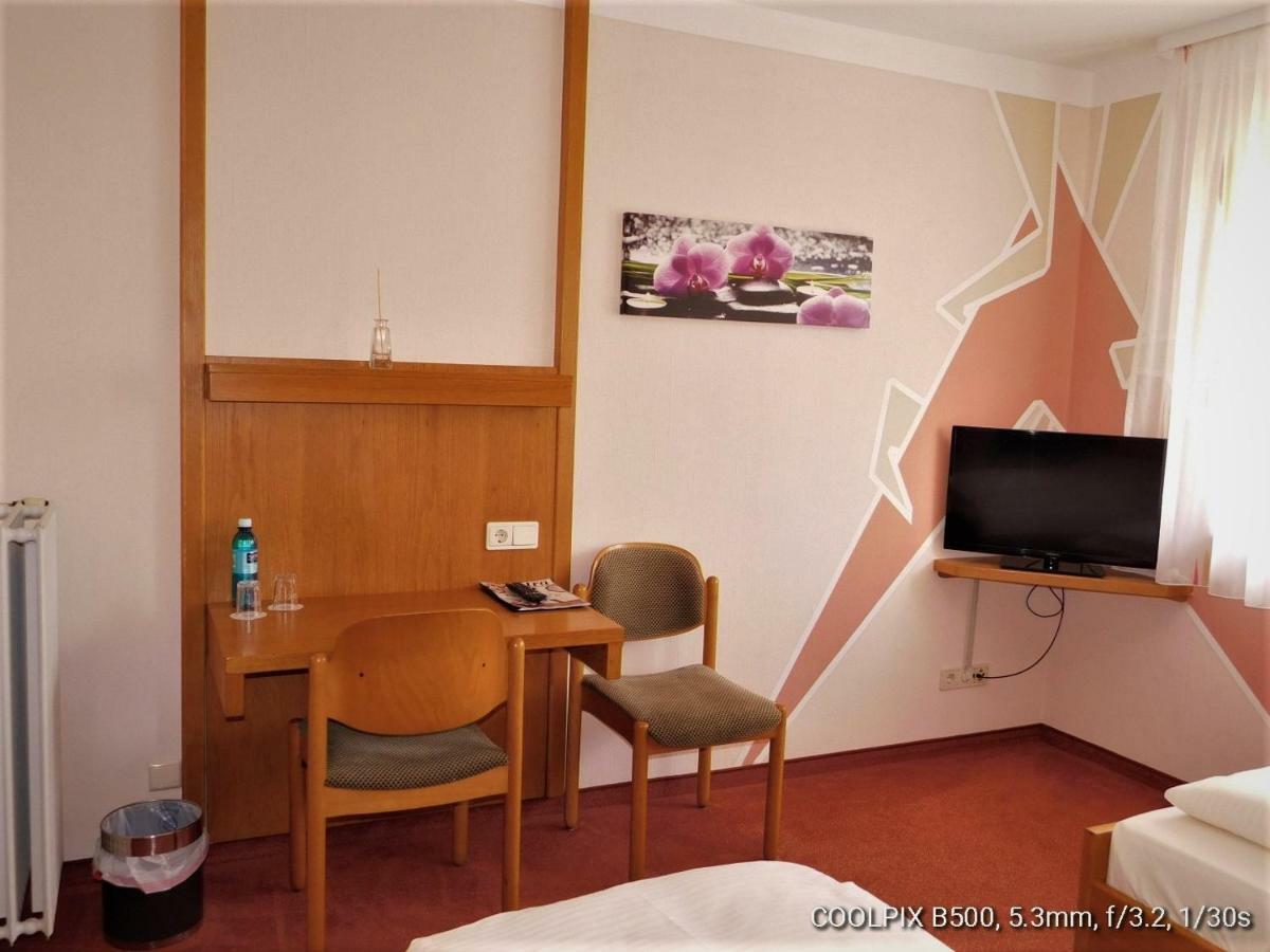 Gasthof Landhotel Gruner Baum Cadolzburg ภายนอก รูปภาพ